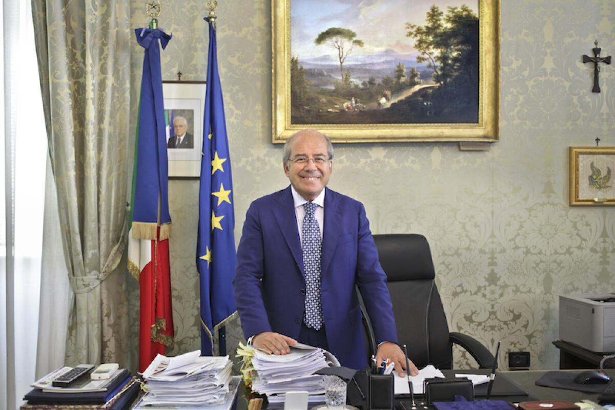 Il Prefetto sospende le registrazioni degli atti di nascita di figli di coppie omosessuali. Esulta il PdF -