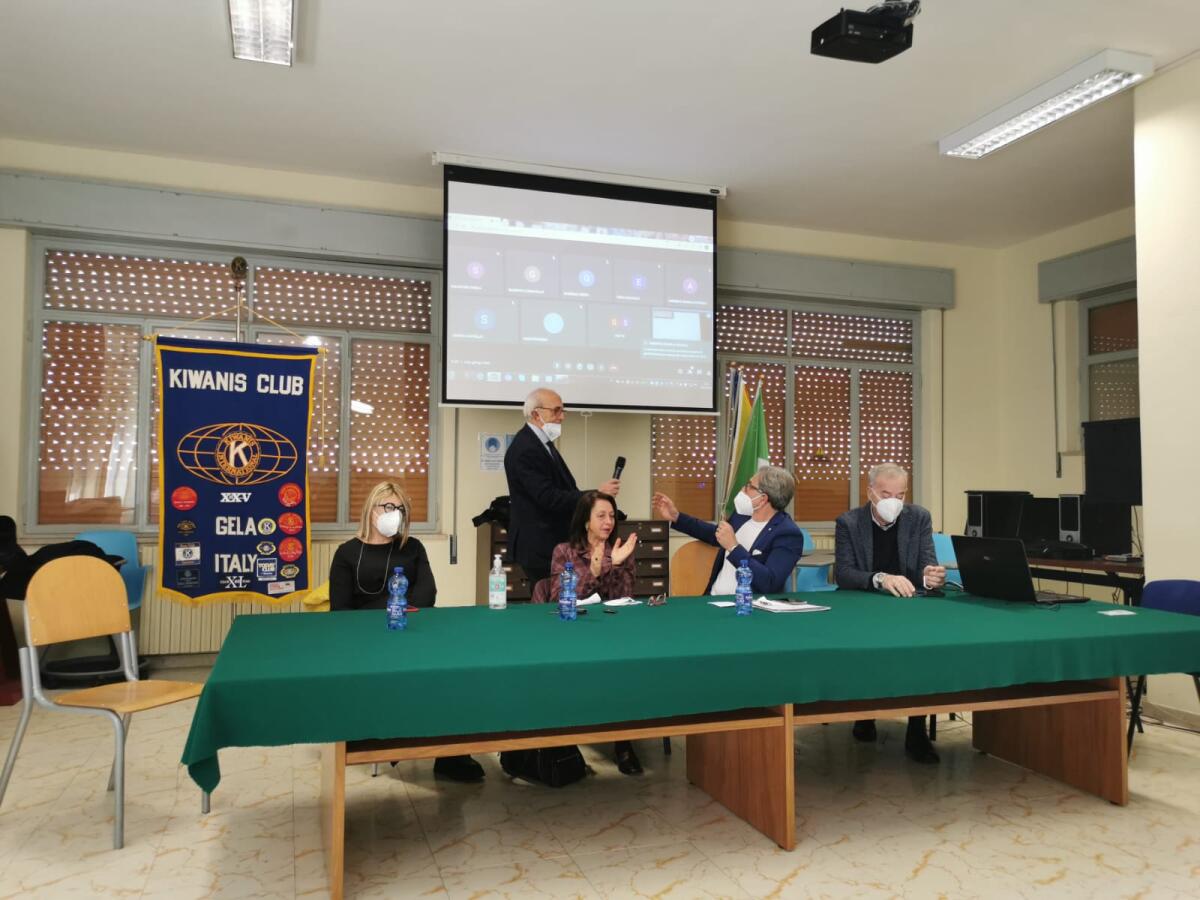Educazione digitale contro il cyberbullismo. L’impegno del Kiwanis e del “Morselli” per la formazione sul tema    - 