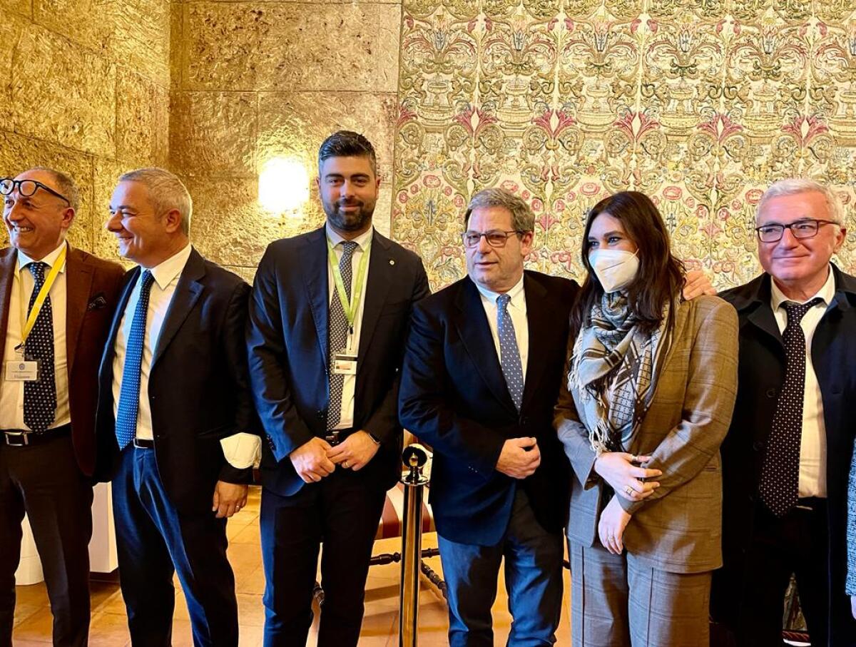 Trainito in Forza Italia con la benedizione di Miccichè - 