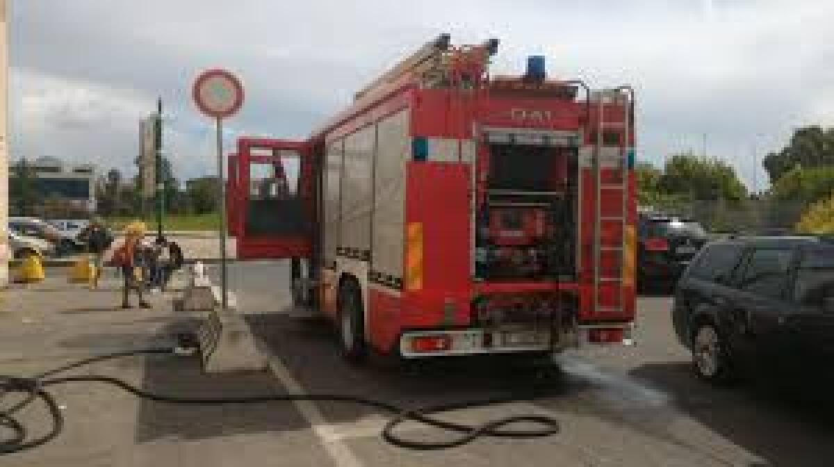 Incendio in un negozio di caffè - 