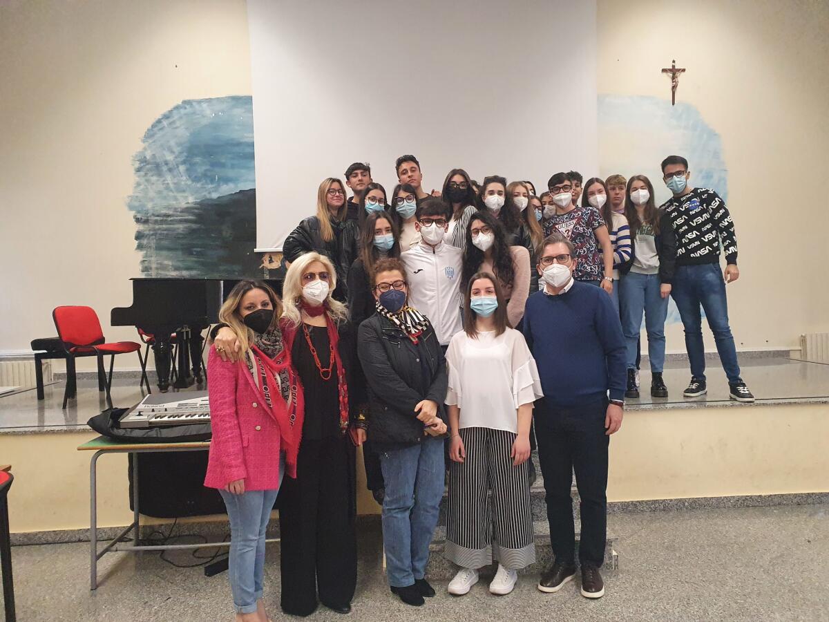 Concorsi nazionali di latino: secondo e terzo posto per gli studenti del Liceo Classico "Eschilo" - 