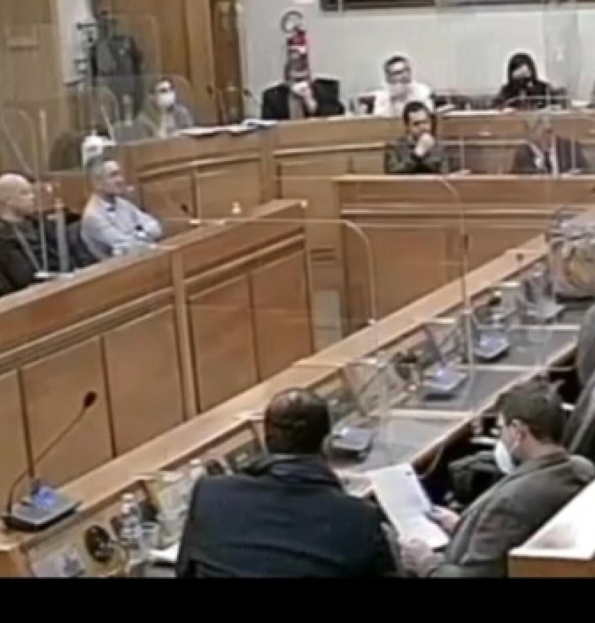 Sberle amiche  in aula, la maggioranza si spacca e i fedelissimi del sindaco restano isolati - 