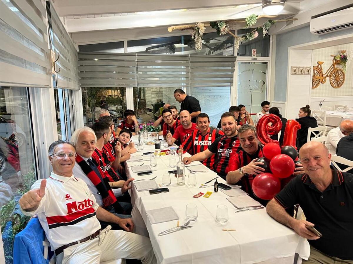 Tifosi gelesi del Milan, festeggiano lo scudetto -