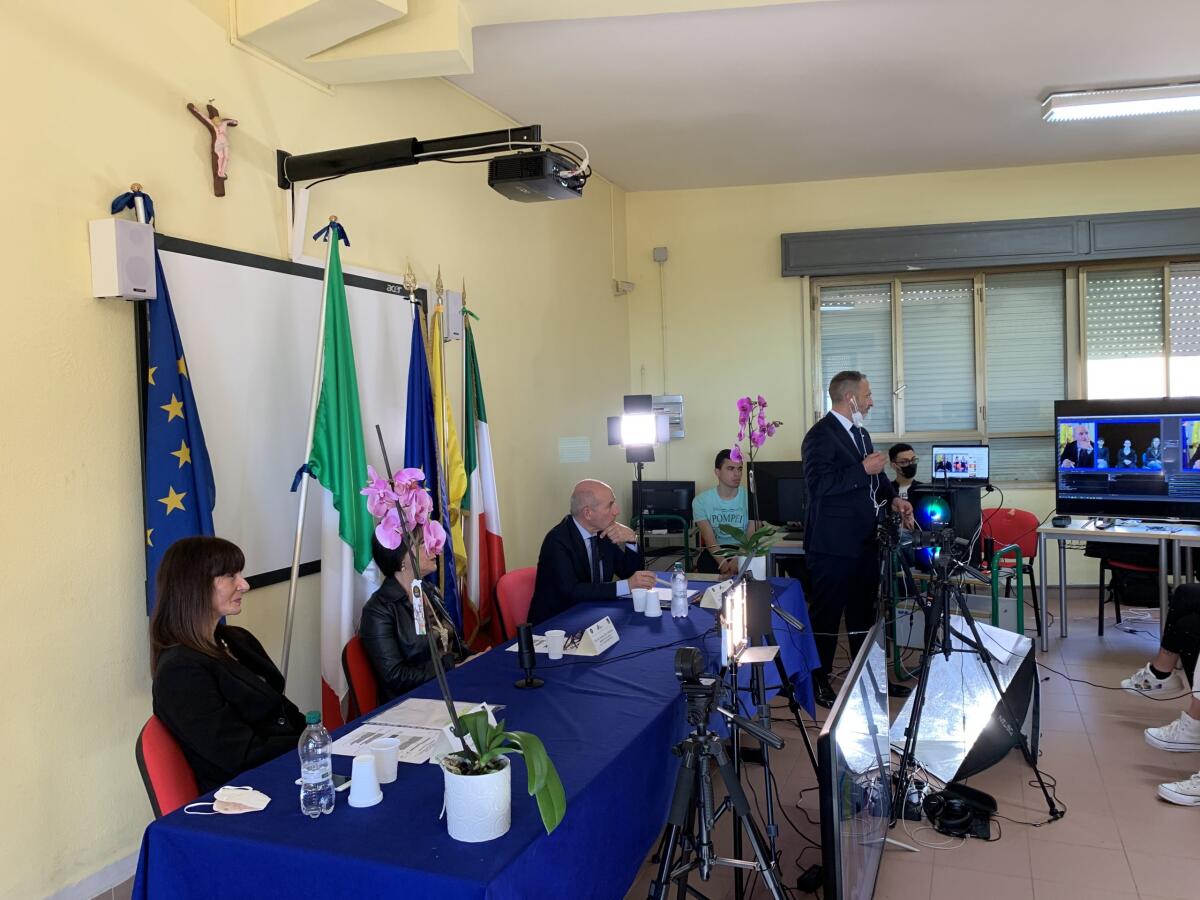 «Apritevi con fiducia alle istituzioni», il messaggio del procuratore Asaro agli alunni dell’istituto “Sturzo”  - 