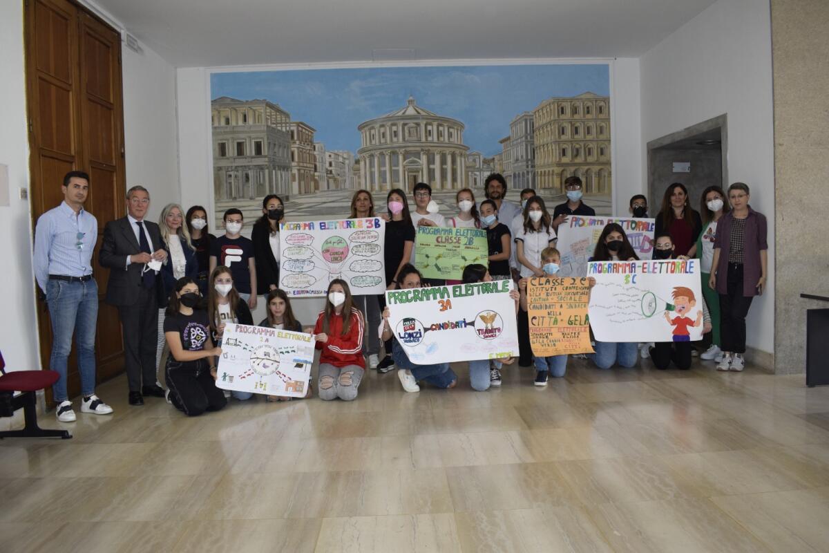 Alunni della Mattei al Palazzo di Città - 