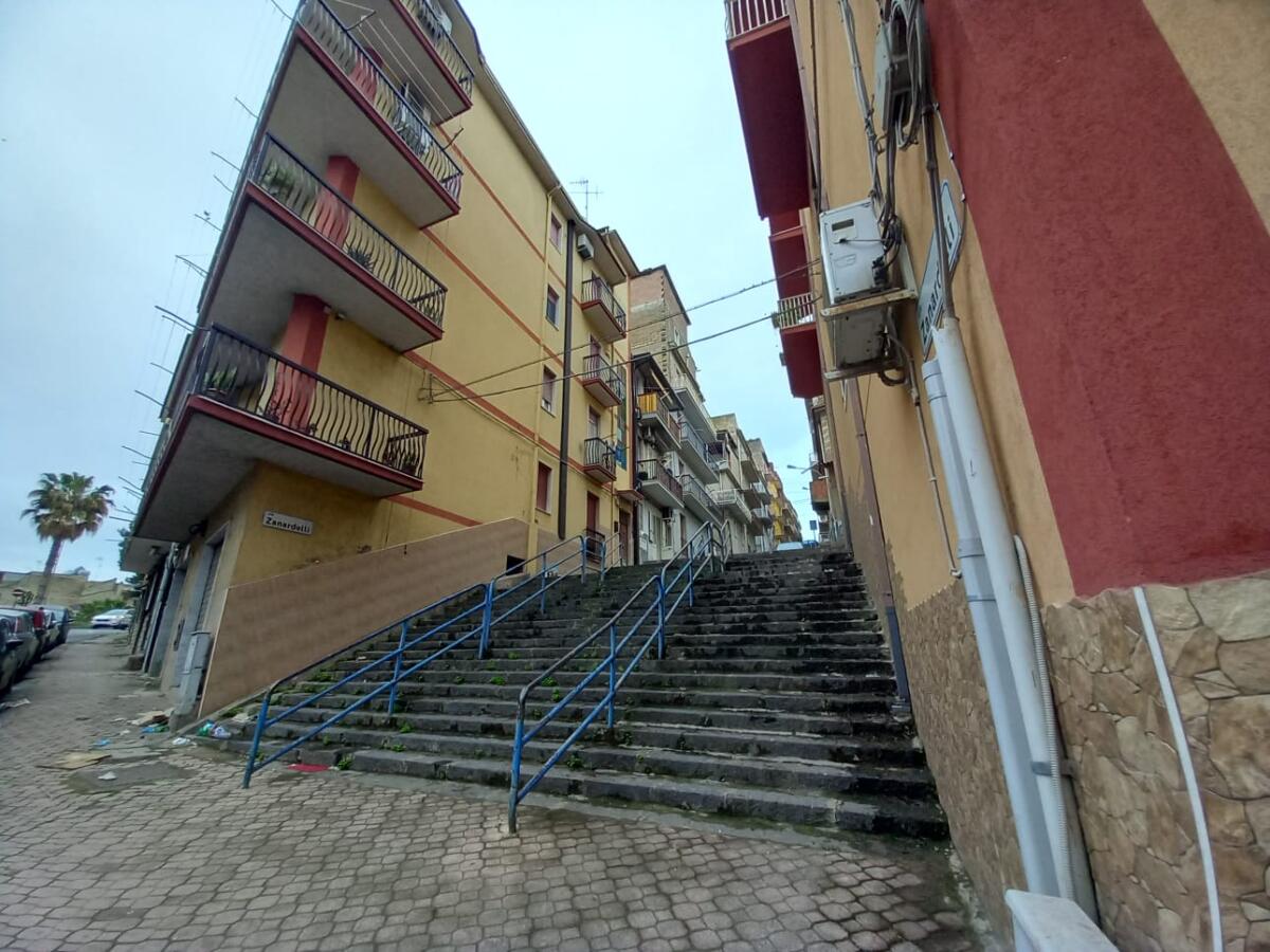 Sant'Ippolito: troppe barriere architettoniche rendono la vita difficile -
