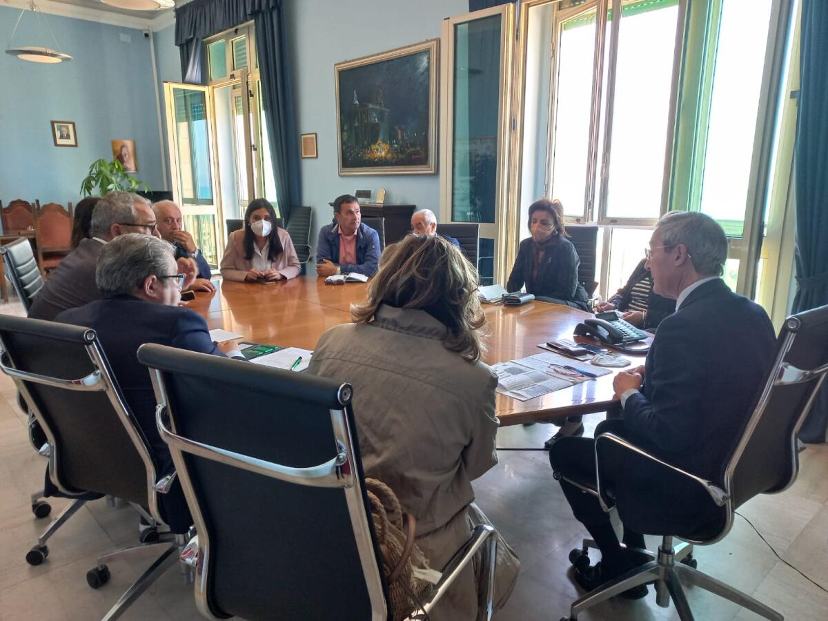 Incontro fra amministrazione e sindacati sul tema delle scuole - 