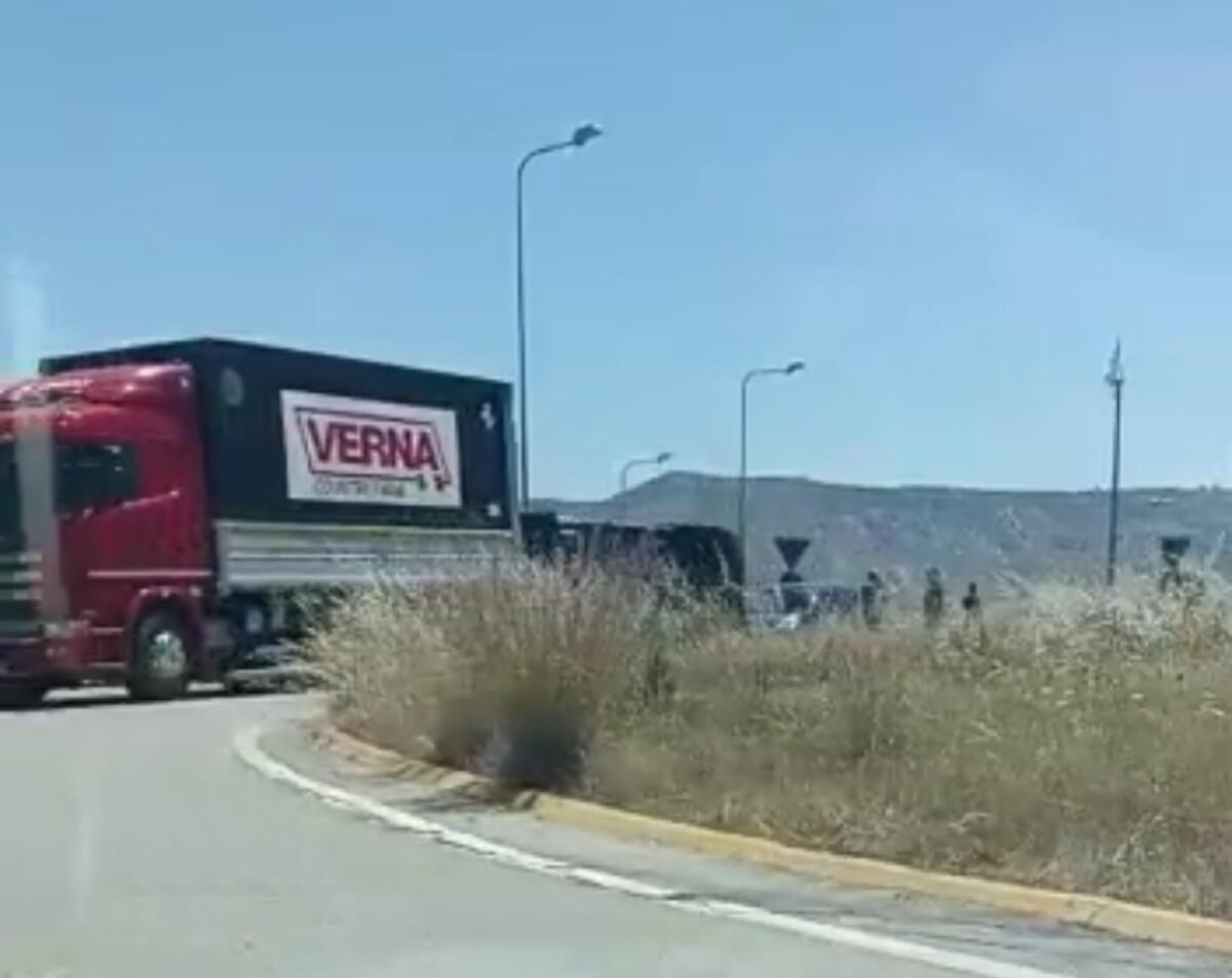 Autoarticolato si ribalta sulla 417 - 