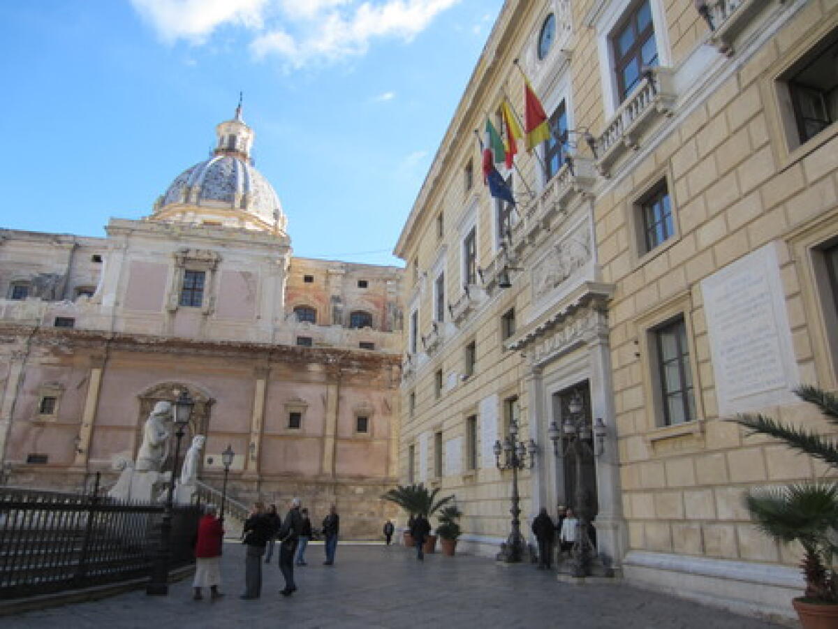 Voto di scambio: arrestato candidato F. I. a Palermo - Il municipio di Palermo, palazzo delle Aquile. ANSA/RUGGERO FARKAS