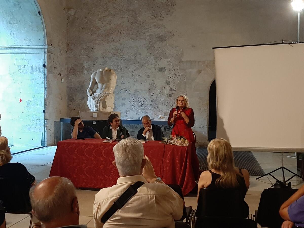 Il giocatore d'azzardo: Storia di Enzo Paroli, l'antifascista che salvò il giornalista di Mussolini -
