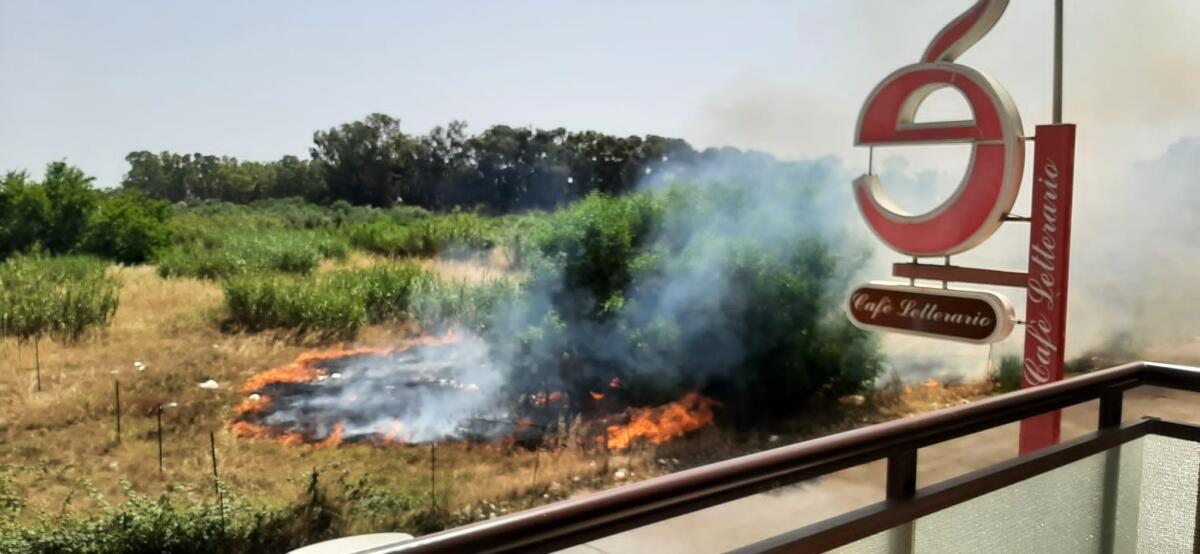 Nuovo incendio in meno di 24 ore in viale Indipendenza -