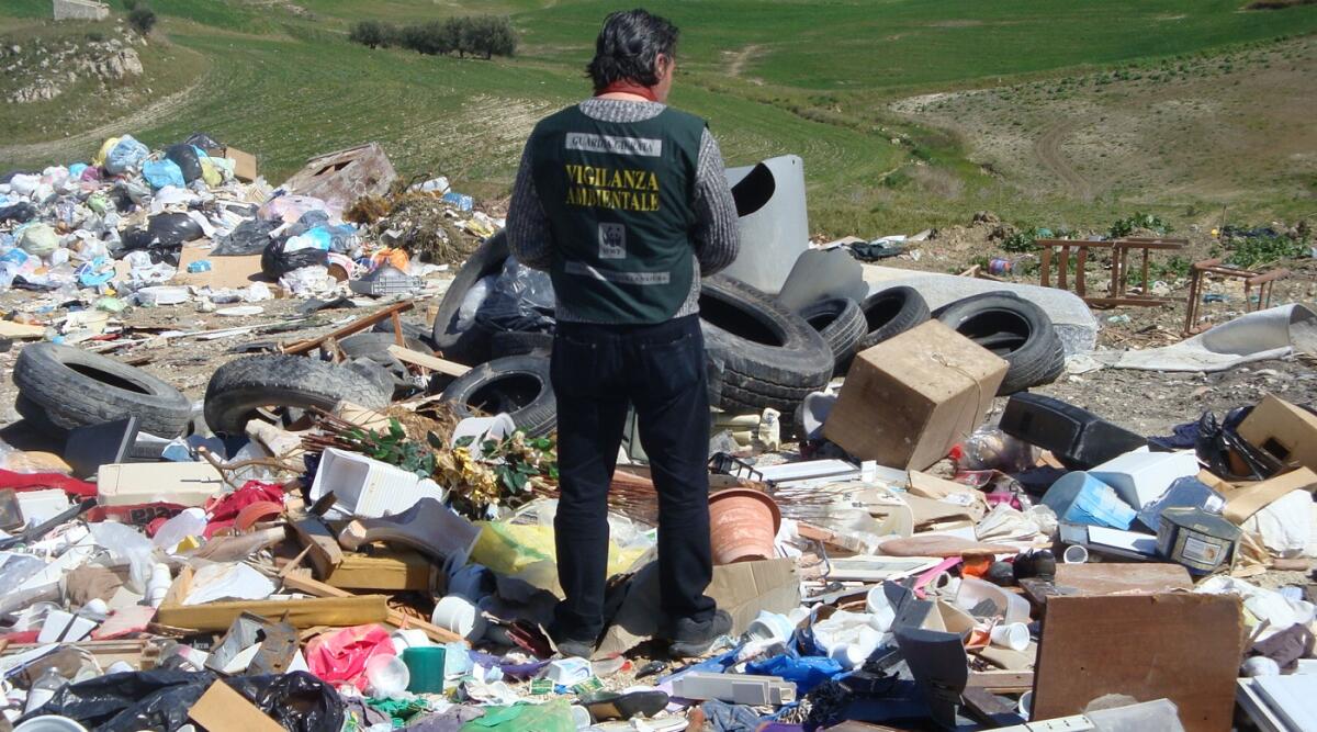 Manfria indecorosa tra canne e discariche - 
