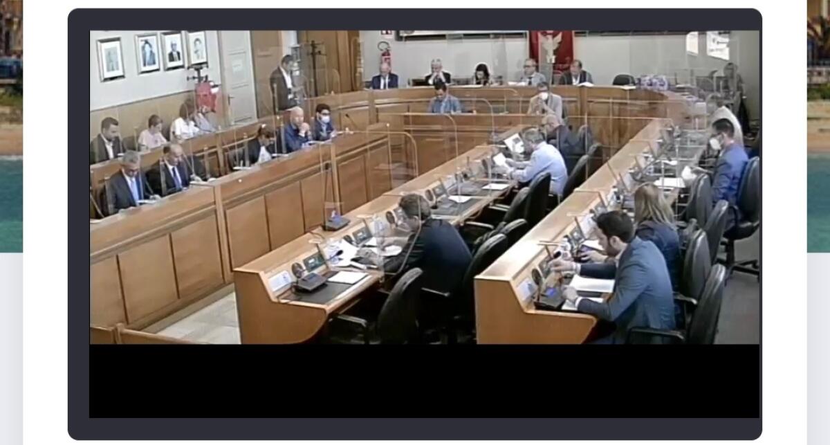 Impianto sui rifiuti di scena in aula consiliare - 