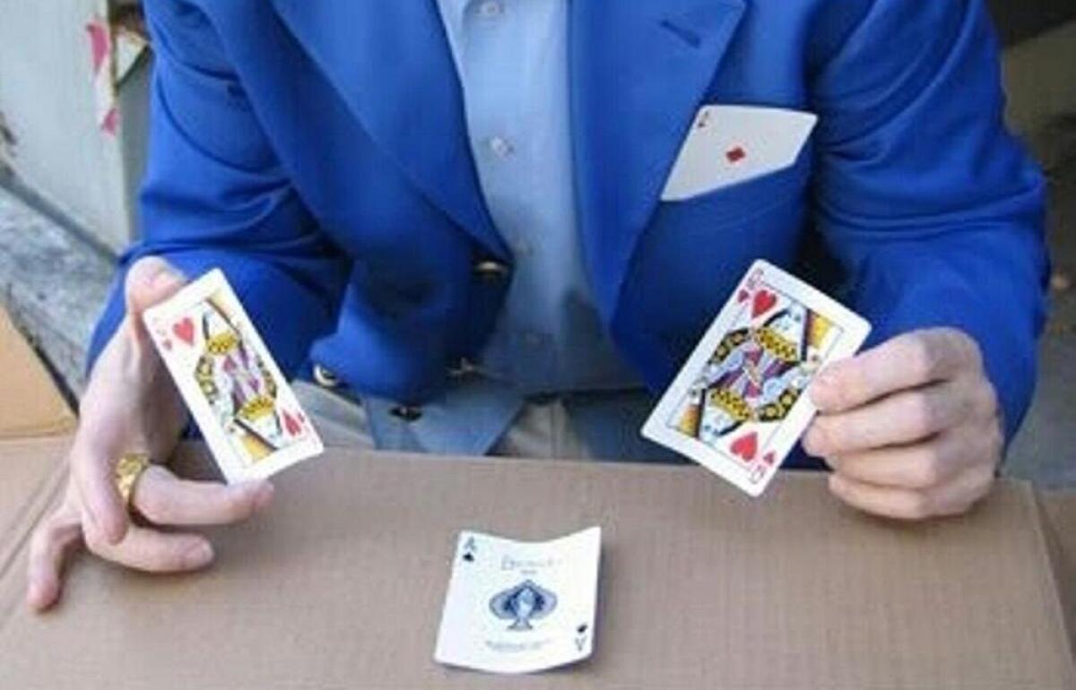 Le associazioni dei commercianti: l' amministrazione del 'gioco delle tre carte' - 