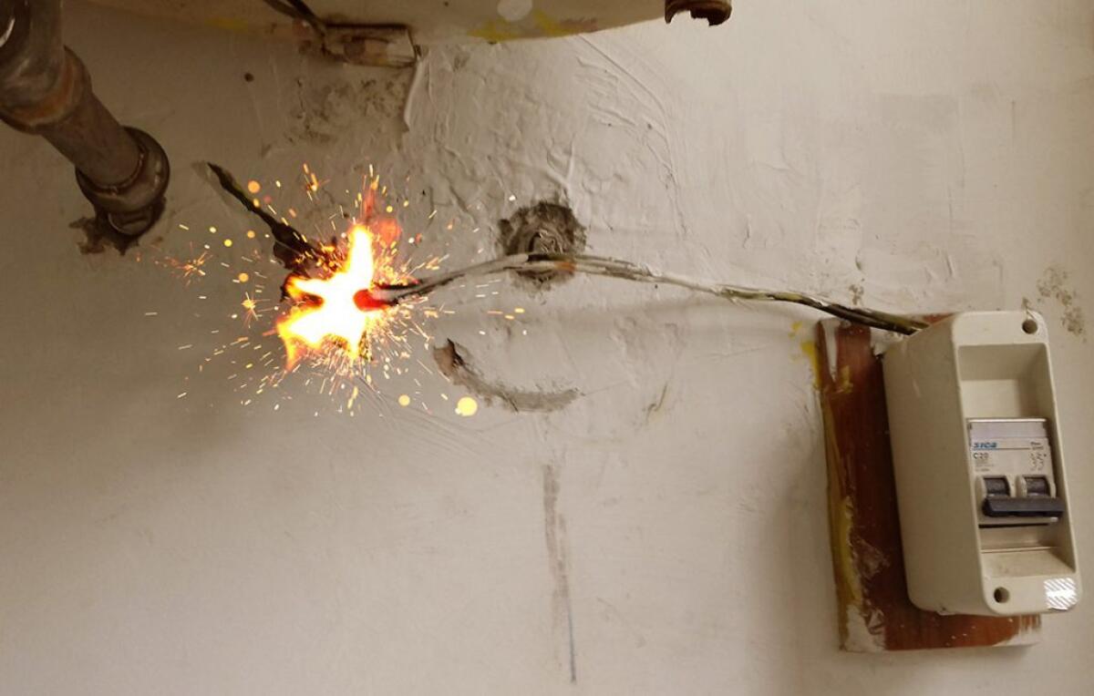 Corto circuito: utente ottiene risarcimento del danno -