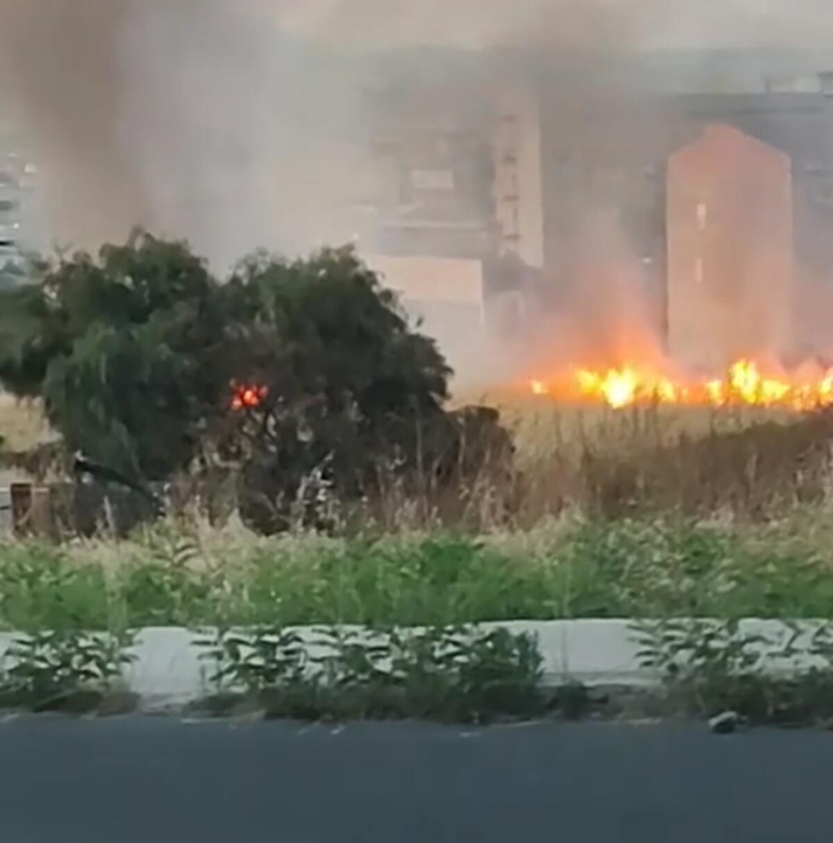 Pomeriggio di fuoco a Gela: brucia la città - 