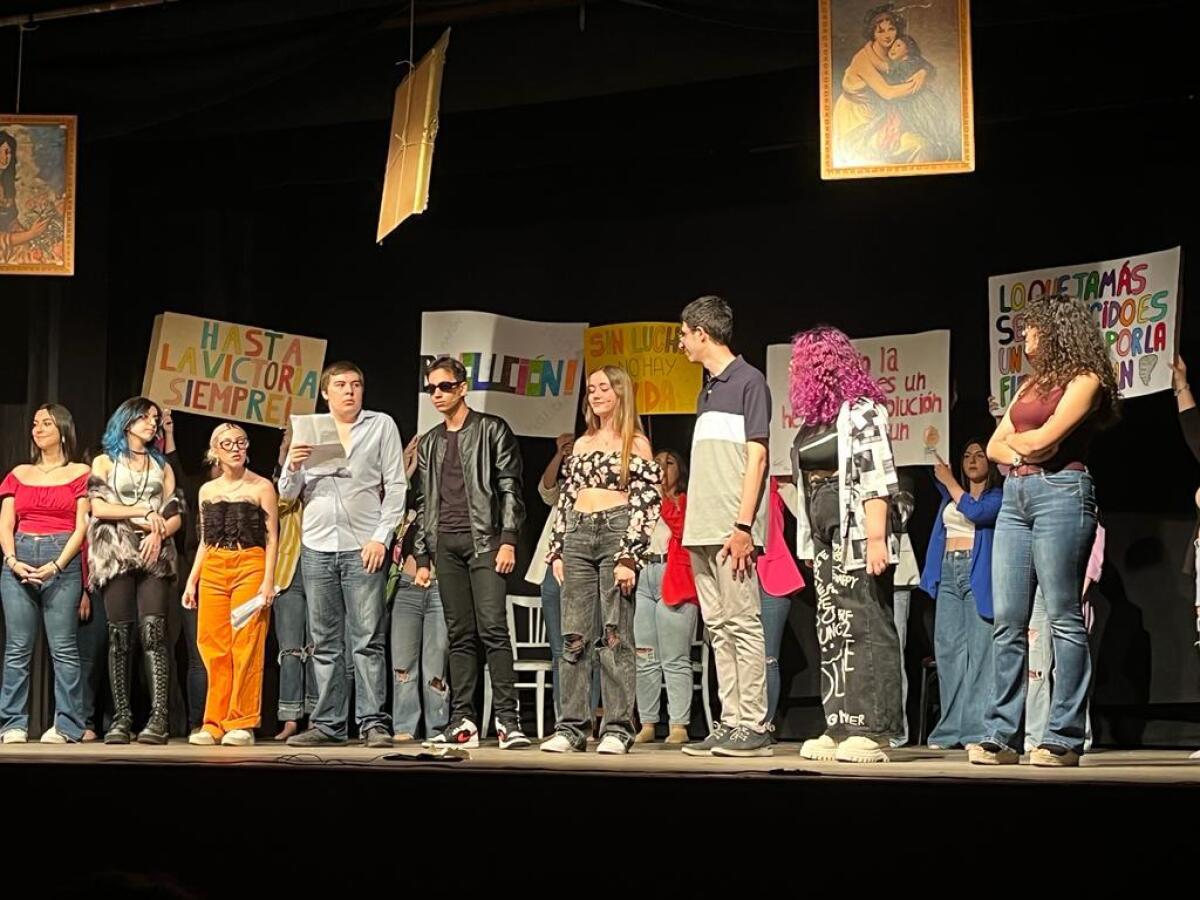 "Cyrano apprends-nous à aimer’’: il liceo linguistico in scena - 