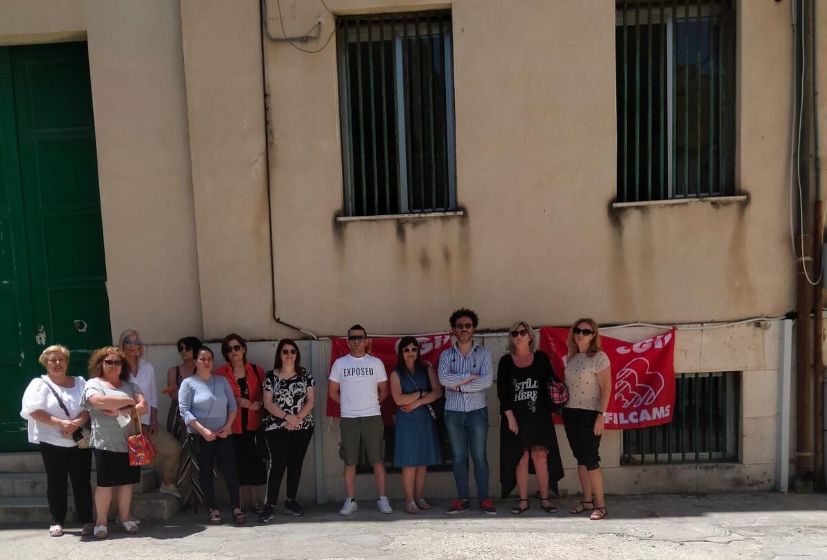 Sit-in delle lavoratrici della refezione: chiedono certezze sul loro futuro - intervista - 
