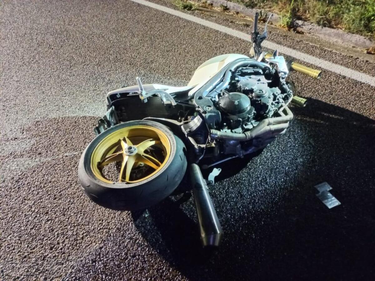 Due incidenti nel cuore della notte, a distanza di pochi metri - 