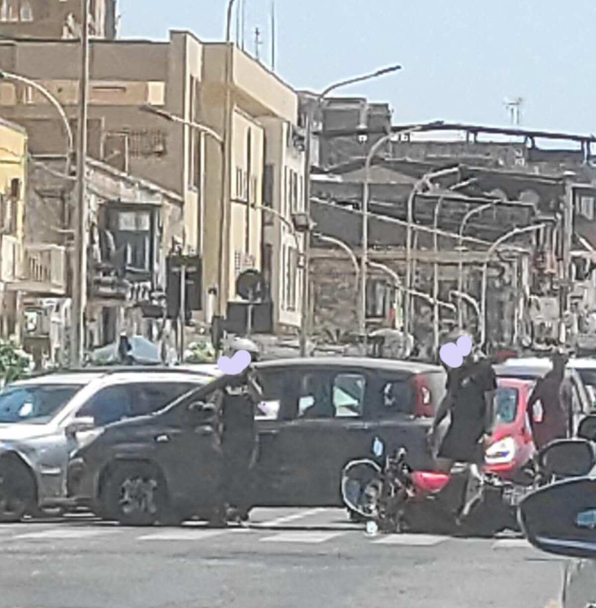 Incidente al lungomare: coinvolti tre mezzi -