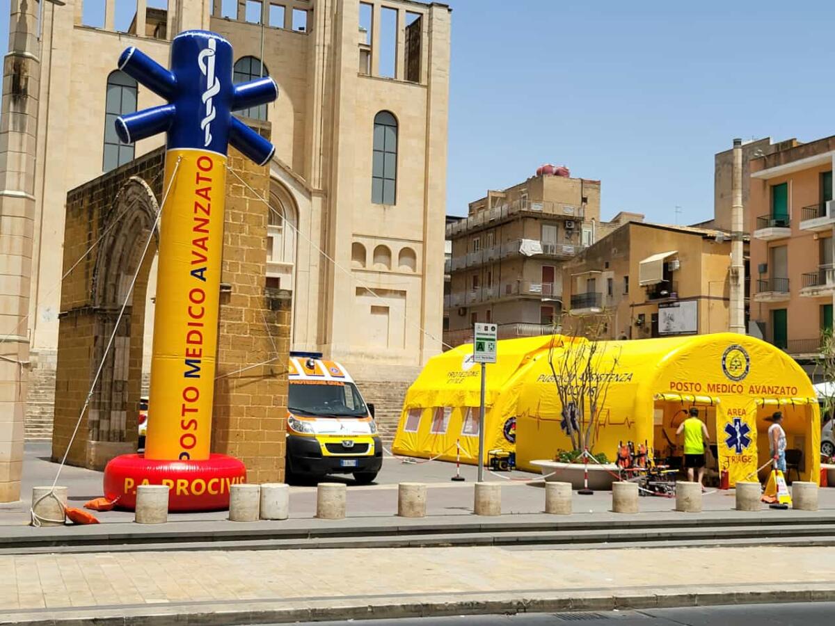 Ospedale da campo della Procivis in piazza San Giacomo - 