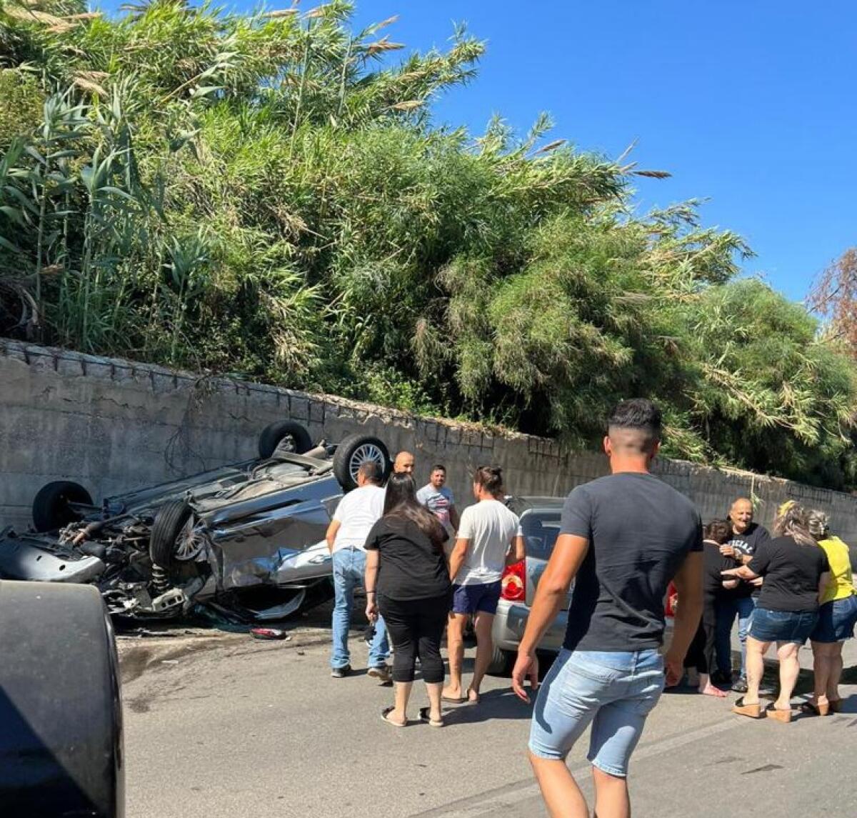 Auto si ribalta sul lungomare - 