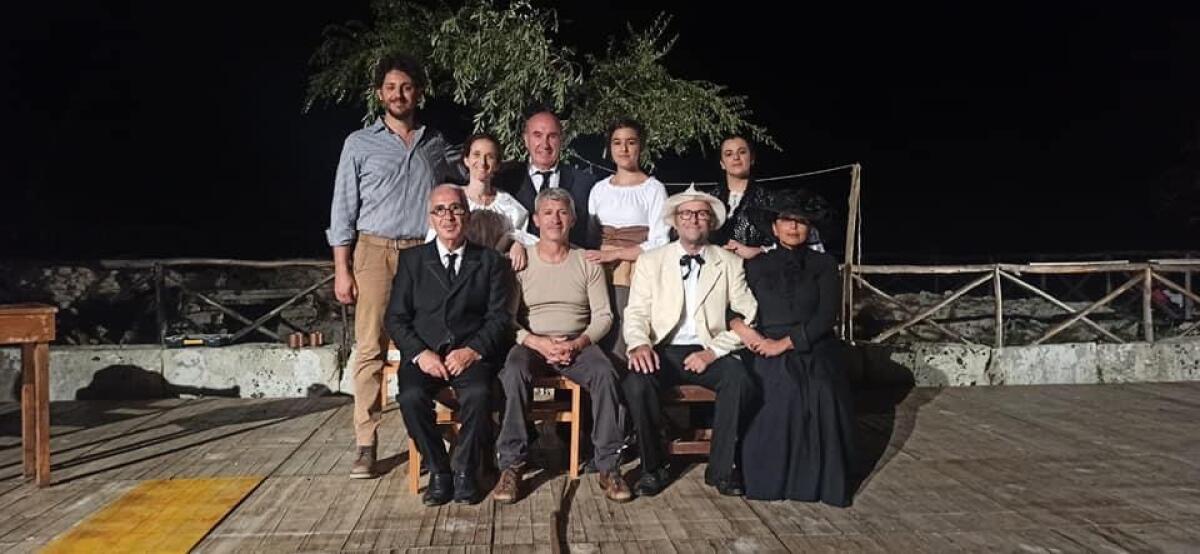 Compagnia Antidoto, l’esibizione al teatro di Akrai con “Il Vitalizio” -