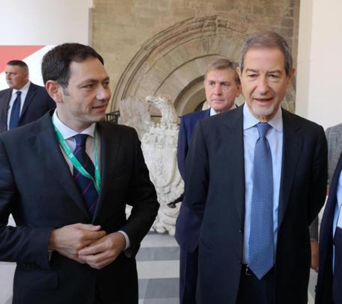 Campagna elettorale al vetriolo - Il governatore della Sicilia Nello Musumeci (d) con l'assessore regionale alla Sanità Ruggero Razza, a Palermo, 19 ottobre 2019. ANSA / Roberto Ginex