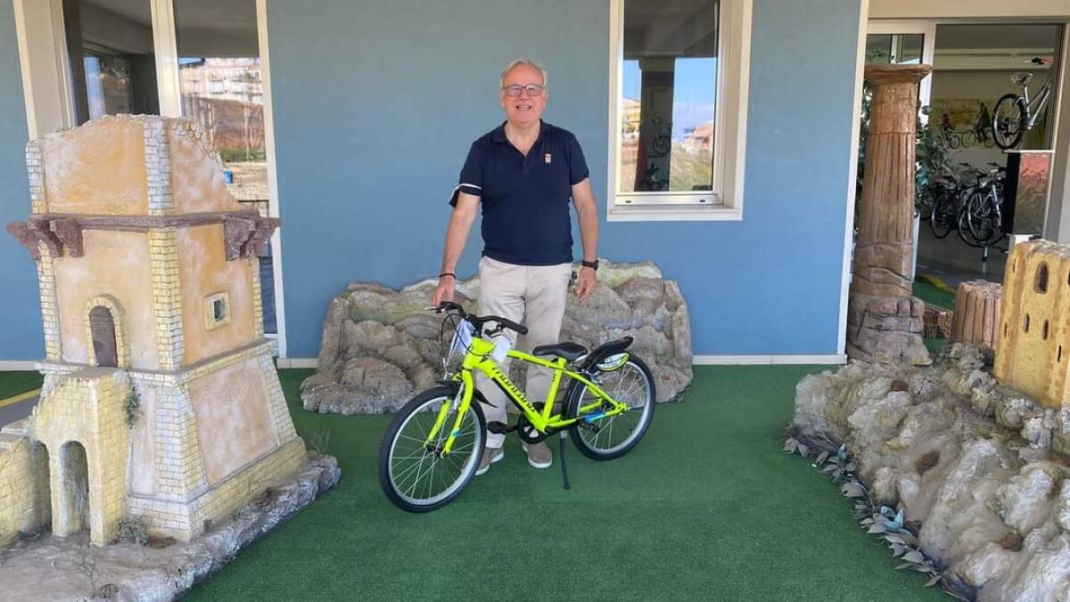 Una bicicletta per Arthur a nome di tutti i gelesi - 