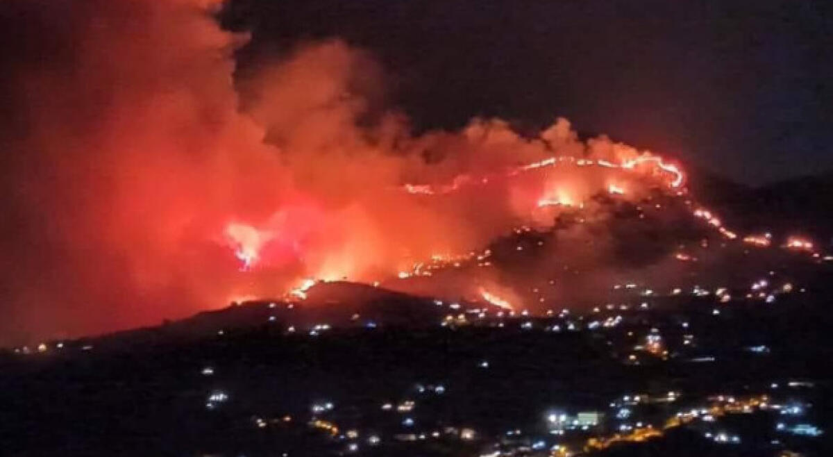La Sicilia divorata dal fuoco -