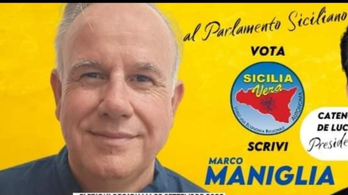 Maniglia candidato con Cateno De Luca - 