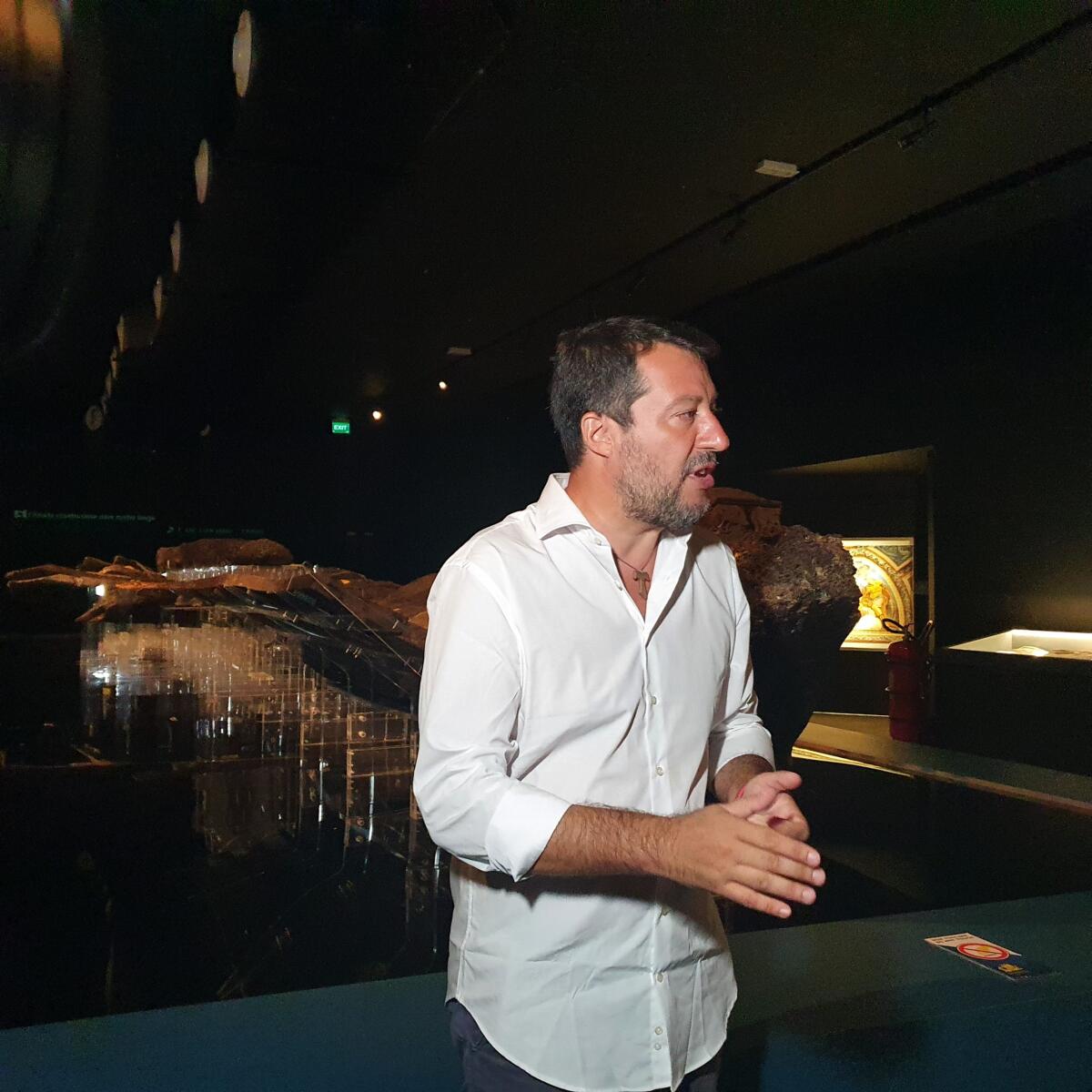 Economia, cultura e selfie nella tappa gelese di Matteo Salvini -