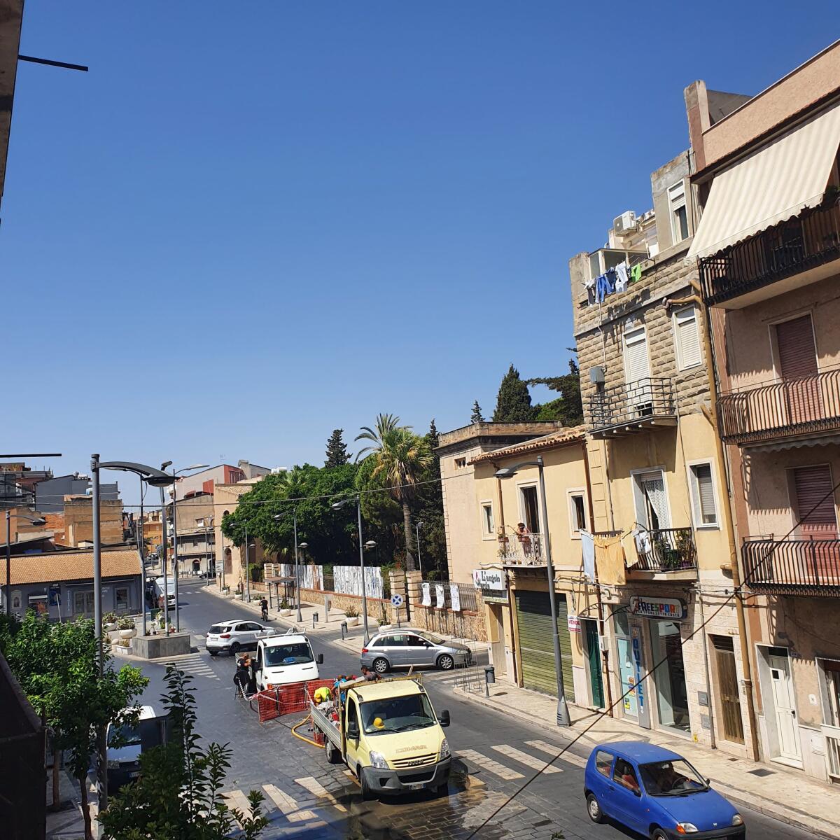 Fiumiciattolo d&#8217;acqua in corso Aldisio - 