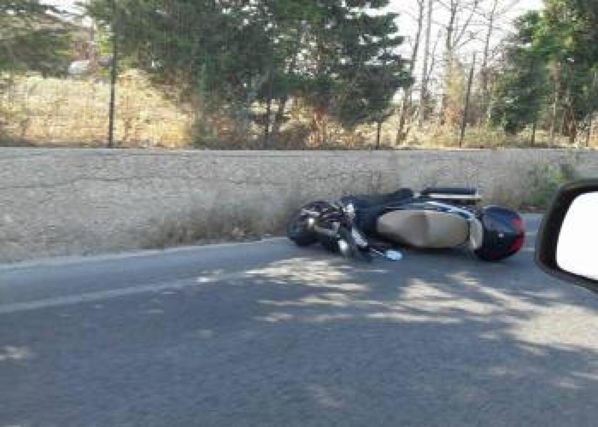 Sconto fra un’ auto ed un motociclo in via Aldisio Sammito - 