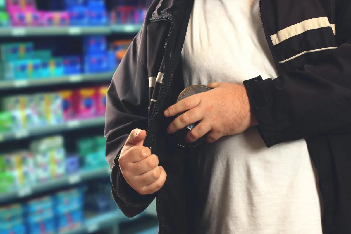 La Polizia denuncia un trentenne per furto aggravato in un supermercato - 