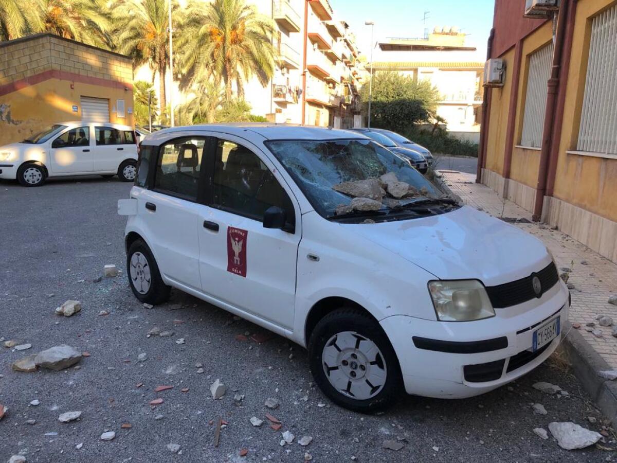 Sassaiola contro l’unica auto disponibile al settore Lavori pubblici - 