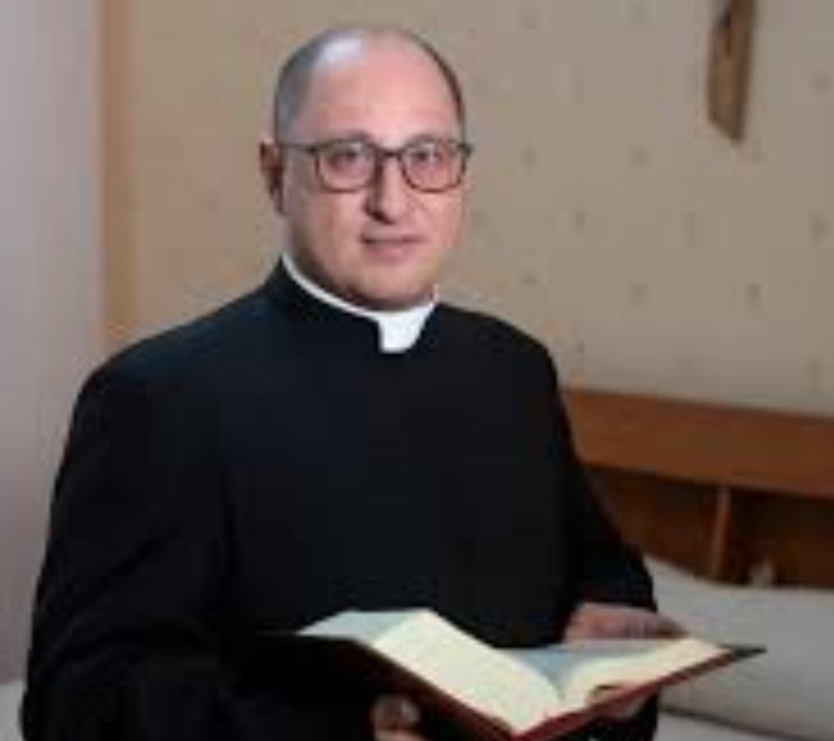 Don Nunzio Sama’ parroco della chiesa del Carmine -
