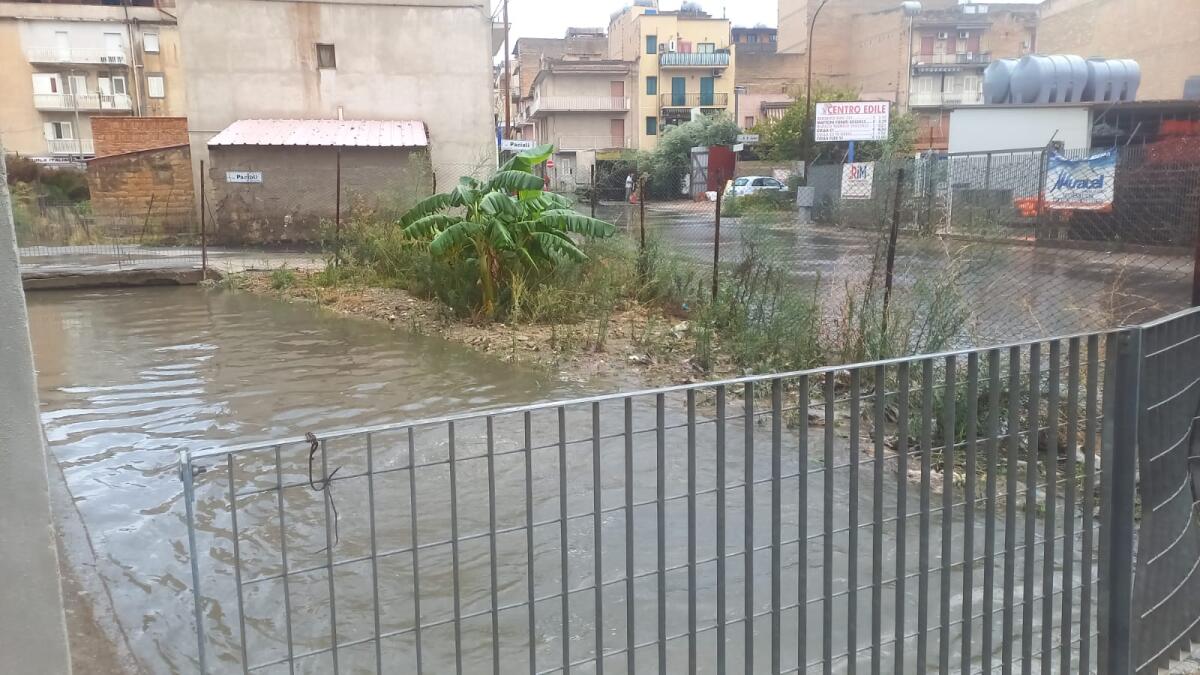 La città non regge a 30 minuti di pioggia -