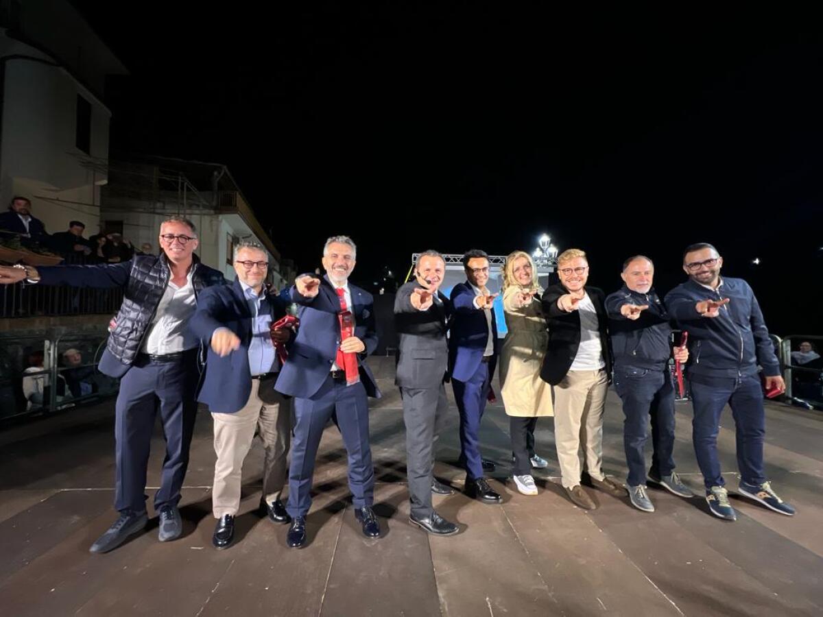 De Luca lancia il governo ombra - 