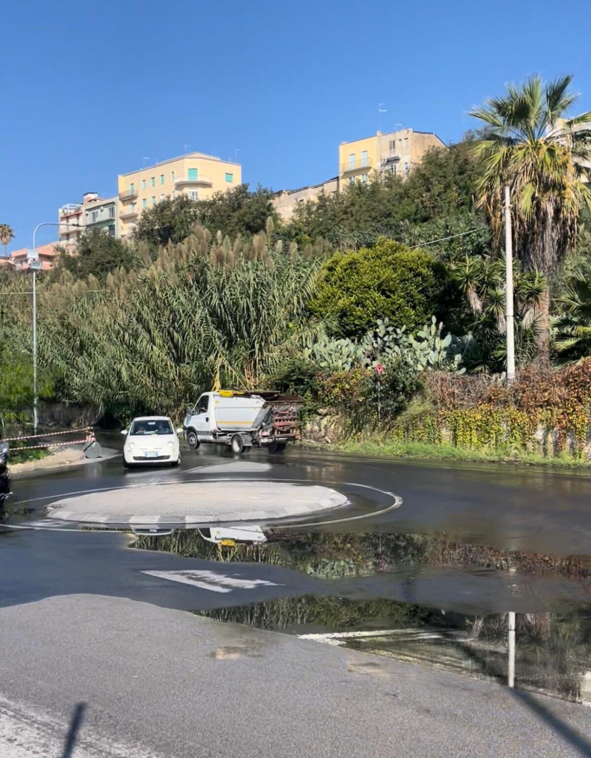 “Basta con le perdite idriche”: sopralluogo dell’ amministrazione alla bretella Borsellino - 