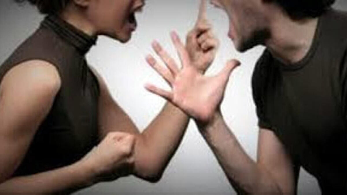 Prima l'amore e poi...lei gli stacca un labbro - 
