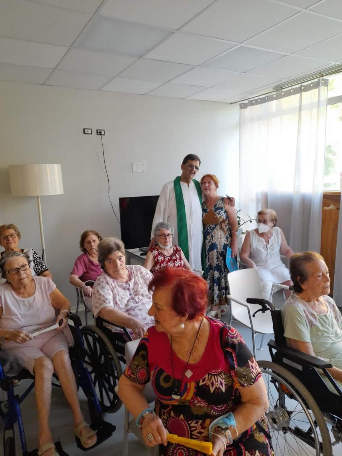 Festa dei nonni alla Rsa della clinica Santa Barbara - 