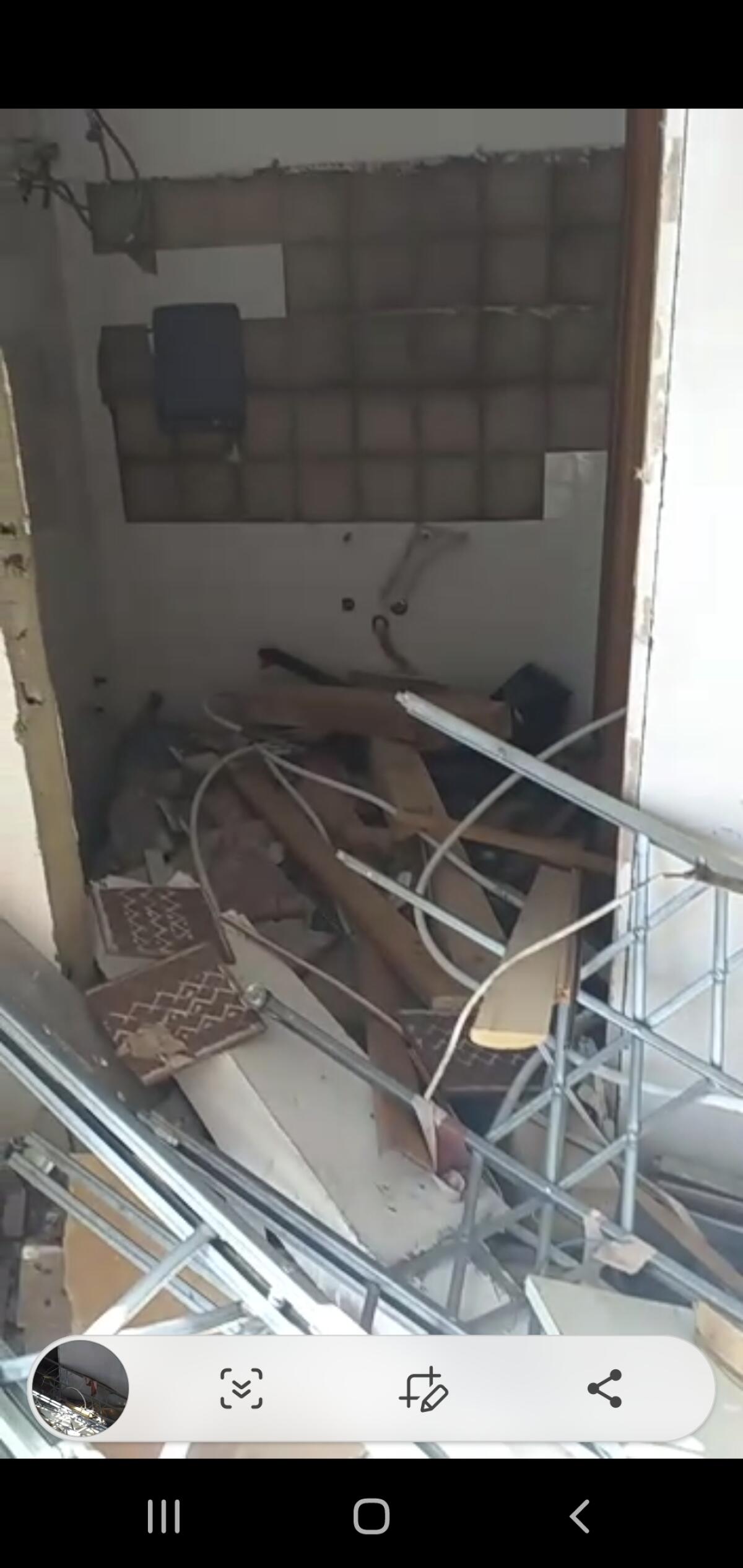 Piazzetta dei Salesiani tra sporcizia e degrado - 