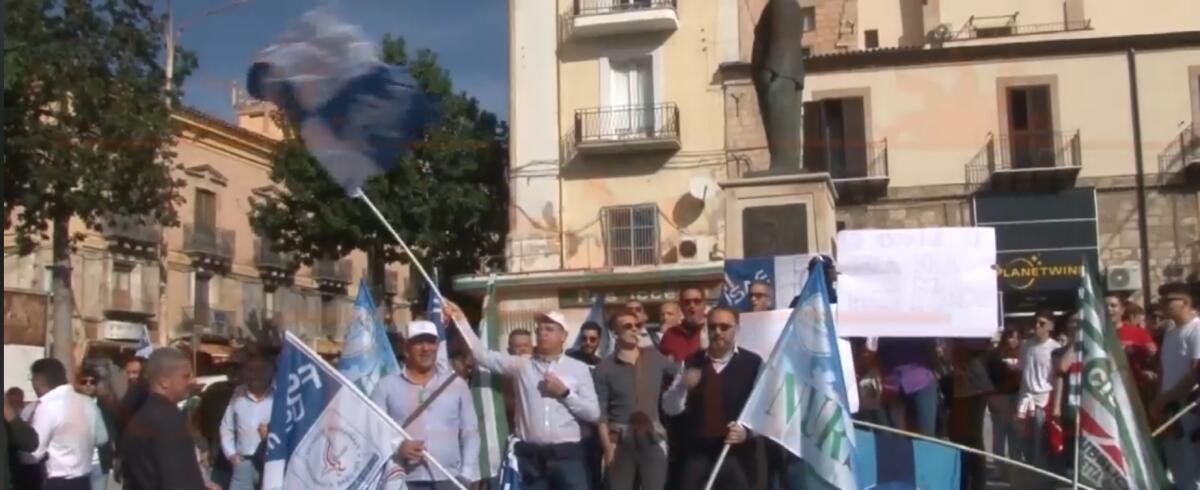 La sanità allo sbando: manifestazione dei sindacati e dipendenti -