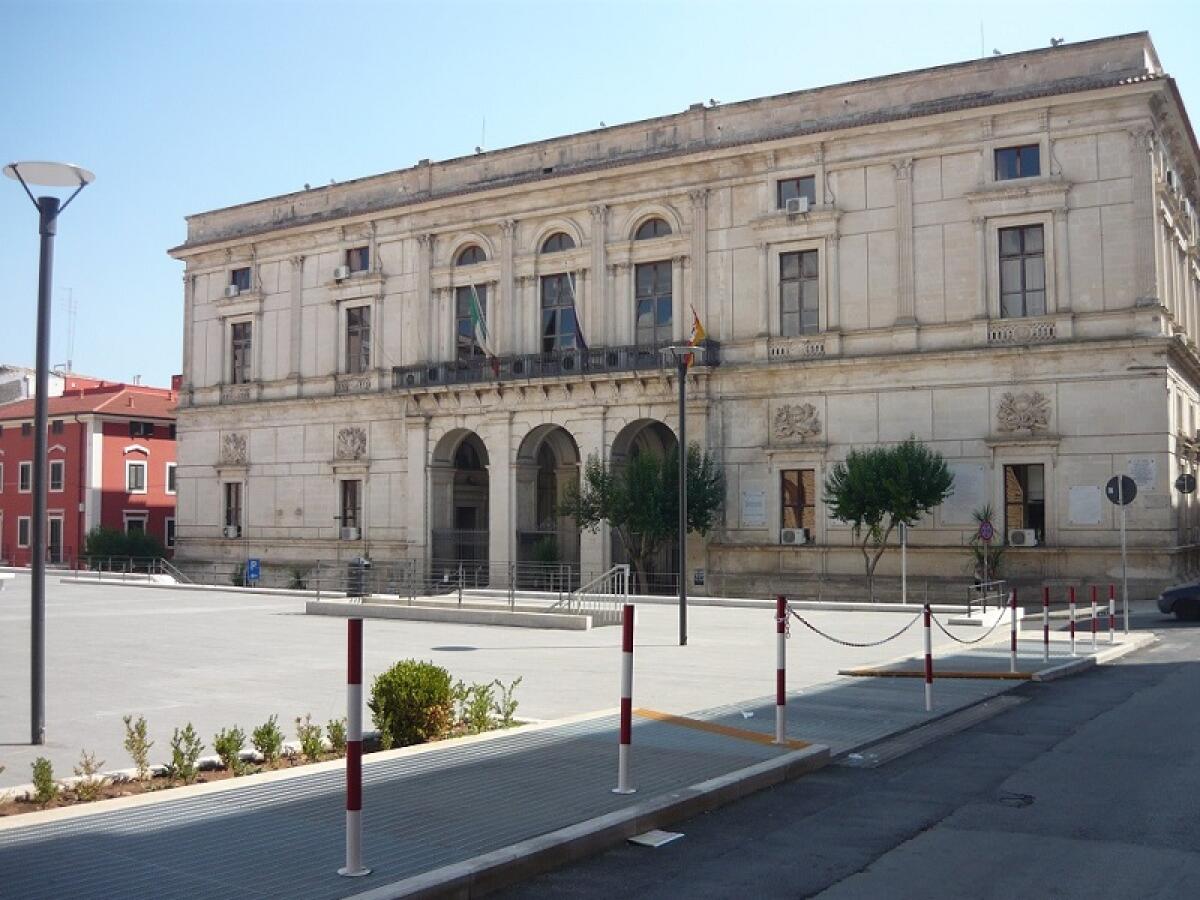 Il Palazzo di Città si illumina di bianco - 
