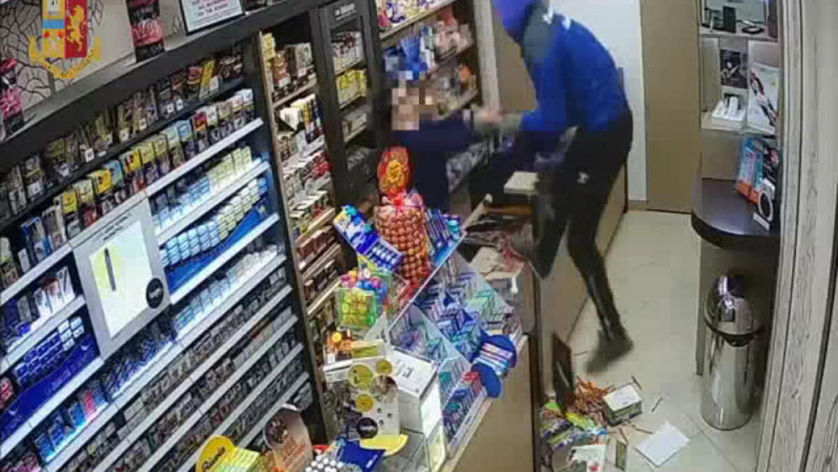 LA Polizia denuncia gli autori di un furto con scasso ai danni di una rivendita di tabacchi - 