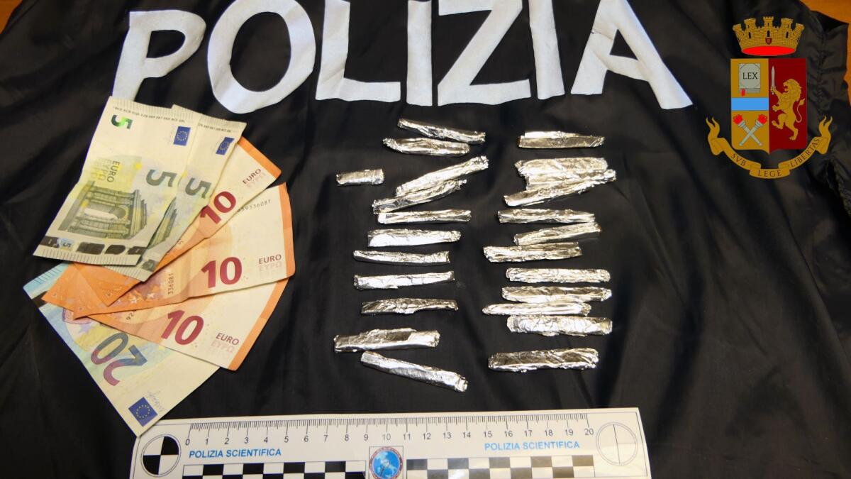 Arresto per detenzione di droga ai fini dello spaccio -
