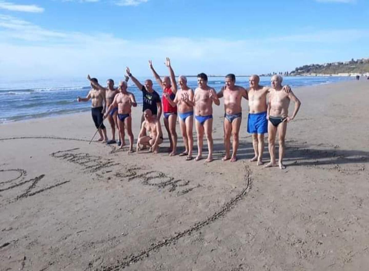 Un tuffo a mare per iniziare bene il 2023 - 