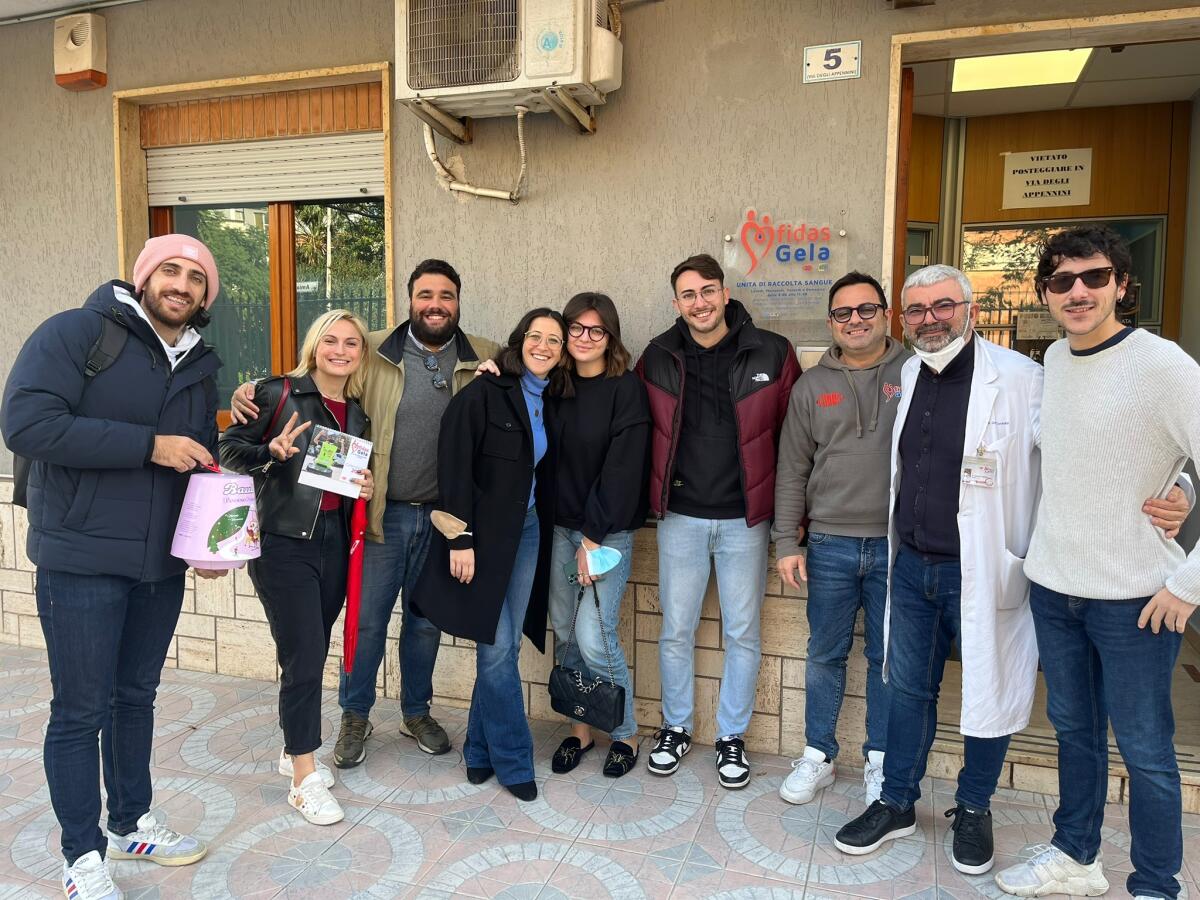 Sacche di sangue come regalo di Natale: donazione del Leo club alla Fidas -