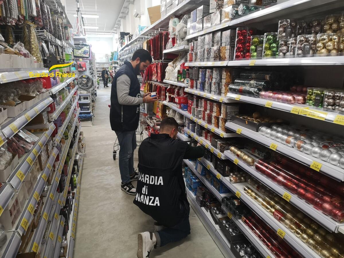 Sequestrati 18.000 prodotti contraffatti -